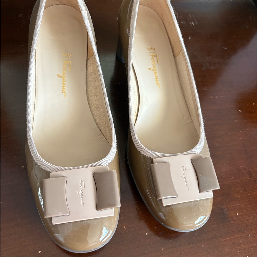 Salvatore Ferragamo Beige Patent Leather Heels - Picture 2 of 7